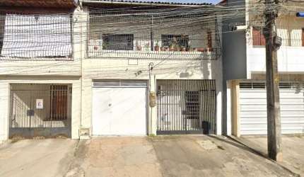 VENDE- SE CASA COM 03 QUARTOS NO MONTESE!!!