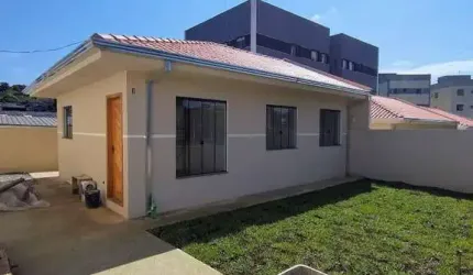 CASA DE FRENTE PRA RUA EM COLOMBO,  COM TERRENO