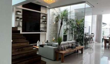 Linda Casa na Praia dos Amores