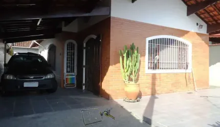 Casa próximo a praia 2 dormitórios sendo 1 suíte para Venda em Balneário Flórida Praia Grande-SP