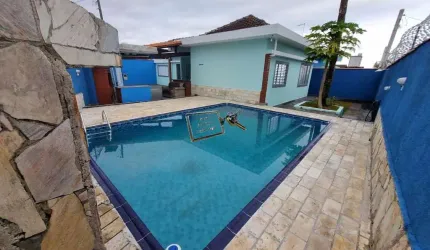 Casa Térrea c/ piscina próximo a praia