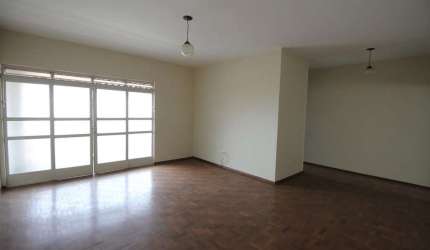 Casa com 3 dormitórios para alugar, 150 m² por R$ 2.120,00/mês - São Lázaro - São João da Boa Vista