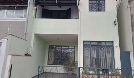 Casa com 3 dormitórios para alugar, 182 m² por R$ 2.607,00/mês - Centro - São João da Boa Vista/SP