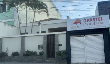 Ponto comercial excelente. A última casa residencial da rua.