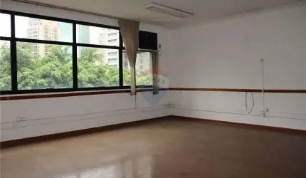 Oportunidade Imperdível: Sala Comercial de 75m² ao Lado da Estação Vila Olímpia!