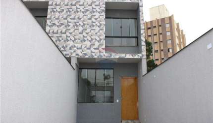 Lindo Sobrado Recém-Construído no Bairro da Saúde