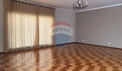 Casa com terreno amplo de 815 metros excelente para investidores / comerciantes / construtores