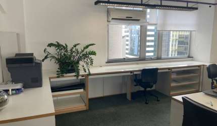 Sala Comercial Mobiliada na Berrini - 116m², 3 Banheiros