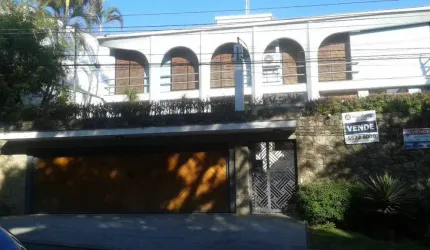 Luxuosa Casa em Interlagos: Conforto e Sofisticação