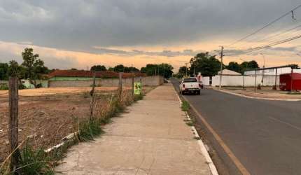 Vendo área comercial em frente a UPA do Pascoal Ramos em Cuiabá MT