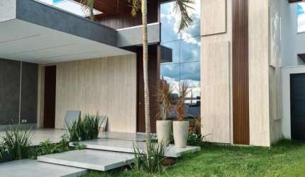 Vendo - Moderna casa térrea em terreno de 380 m2 e 205 m2 de área construída.