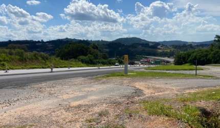 Vendo área comercial às margens da Rodovia Raposo Tavares na cidade de São Roque - SP