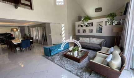 CASA , COM MUITO PÁTIO, EM CONDOMÍNIO FECHADO