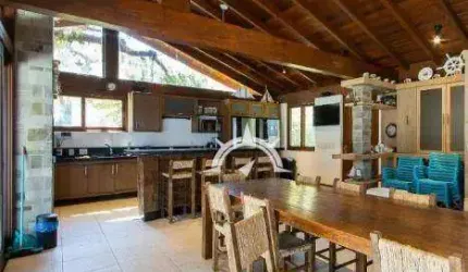 Casa com 7 dormitórios à venda, 482 m² por R$ 2.894.000 - Ponta Grossa - Porto Alegre/RS