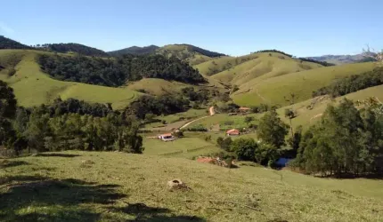 SÍTIO EM CUNHA CERCADO POR UMA LINDA PAISAGEM COM ÁGUA DE MINA E ESCRITURA OK