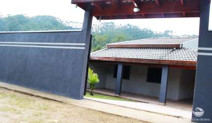 BELÍSSIMA CASA EM MONTEIRO LOBATO/SP