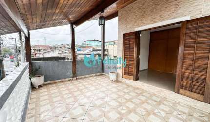 Sobrado com 3 dorms sendo 1 suíte, 2 vagas, 150m2 na Chácara São João