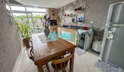 Sobrado com 3 suítes, 4 vagas, corredor lateral, 204m2 no Jardim Pinheiros