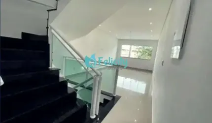 Sobrado com 3 dorms, 1 suíte, 3 vagas, 150m2 no Pq. São Domingos