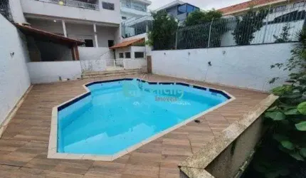 Sobrado com 4 dorms, 1 suíte, 4 vagas, 289m2 na Vila Mangalot