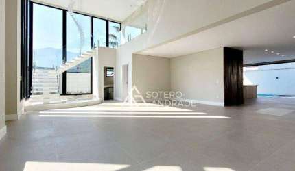 Casa novíssima e de alto padrão no Condomínio Costa Nova