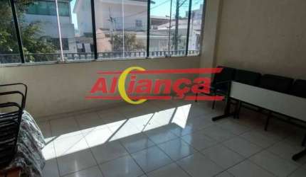 Casa comercial para alugar com 2 quartos e 1 vaga de garagem, Bom Clima - Por R$ 2.000,00