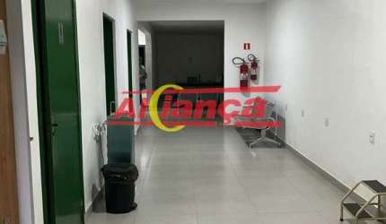 Sobrado comercial para alugar com 8 salas + 2 salões, 2 vagas - Jd. Presidente Dutra - Guarulhos