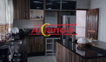 Sobrado com 4 quartos sendo 1 suíte para alugar, 350m² - Jardim Dourado - Guarulhos /SP - por R$6000