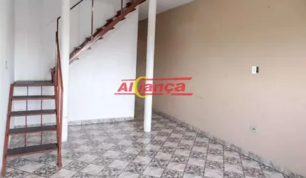 Sobrado não individual para alugar, 2 quartos e 2 vagas, 200m², Jardim Paraíso- Guarulhos R$ 2.000