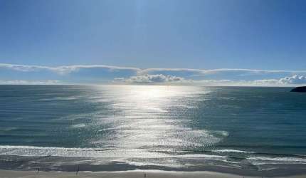 EM ANDAR ALTO - FRENTE MAR
