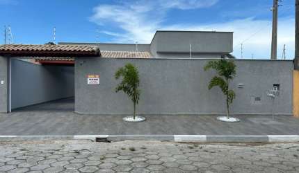 CASA  AVENDA  EM ITANHAEM    FRENTE  DA PRAIA  COM 254 METROS    COM 3 DORMITORIOSE  SENDO SUITES,3 VAGAS
