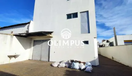 Cômodo comercial com excelente localização e bairro, área total de aproximadamente 450 m² de construção.