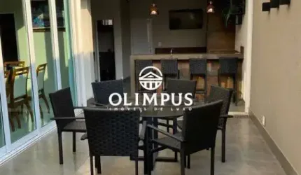 Belíssima casa de 303m² no condomínio fechado Varanda Sul com excelente localização.