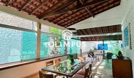 Casa estilo sobrado em um bairro nobre de Uberlândia