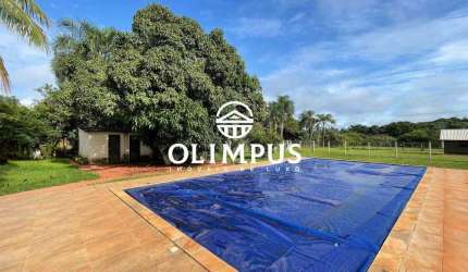 Propriedade Exclusiva com Duas Residências, Piscina Aquecida e Ampla Infraestrutura no Condomínio Morada do Sol