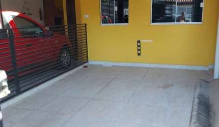 SÃO 2 CASAS - CASA - Piso Térreo 2 Dormitórios, WC. social, Sala de jantar, Sala de estar, Cozinha, A.S., Churrasqueira, 1 Vaga de garagem coberta, Portão eletrônico. CASA - Piso Superior 2 Dormitório
