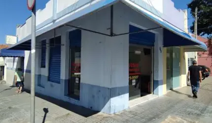 Salão Comercial à Venda no Centro de Indaiatuba-SP: 3 salas, 3 banheiros, 3 vagas de garagem, 171,86 m²!
