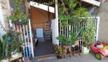 SOBRADO - 2 Domts.(Sendo 1 Suíte), 1 WC. Social, Sala de Estar, Sala de Jantar, Cozinha, Lavanderia, Varanda com grade, 2 Vagas de Garagem (1 Vaga coberta), 1 Quarto e 1 WC., CASA no térreo - 1 Suíte,