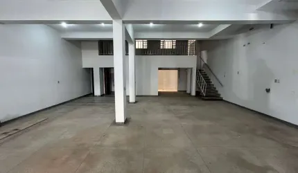Salão térreo para locação na Av. Ário Barnabé: