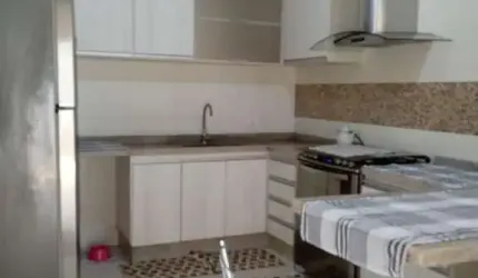 Imóvel com 3 casas nas proximidades da Av. Nildo Ribeiro