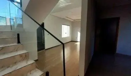 Sobrado Novo no Residencial Arezzo em Maringá.