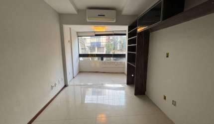 Apartamento para Venda em Salvador, Costa Azul, 3 dormitórios, 1 suíte, 3 banheiros, 1 vaga