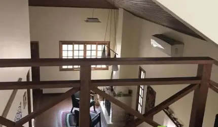 Otima casa com alto Padrão toda reformada com ótima localização.
