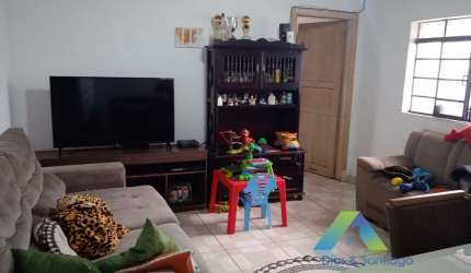 CASA TERREA À VENDA COM 2 DORMITÓRIOS E 3 VAGAS NA VILA DAS MERCES !!