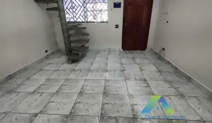 Sobrado com 3 dormitórios e 2 vagas à três quadras do Metrô Sacomã!!