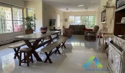 Casa com 5 dormitórios e 6 vagas para locação em Bosque da Saúde/SP!