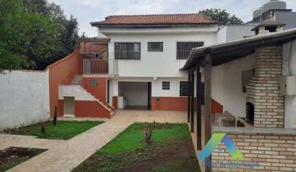 CASA TÉRREA COM  4 DORMITÓRIOS, 5 VAGAS E PISCINA EM JARDIM DA SAÚDE/SP!