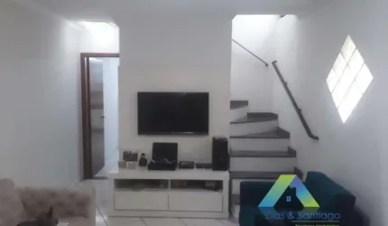 Lindo sobrado com 3 dormitórios sendo 1 suite, 2 vagas de garagem com ótima localização .