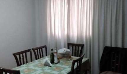 Casa com ótima localização com 2 dormitórios, 2 vagas de garagem com valor ,excelente!!!