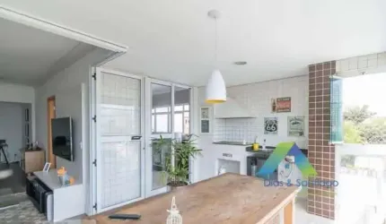 Apartamento 145 metros com varanda gourmet, sala 2 ambientes e 3 suítes. Com fácil acesso a comercios e principais avenidas.